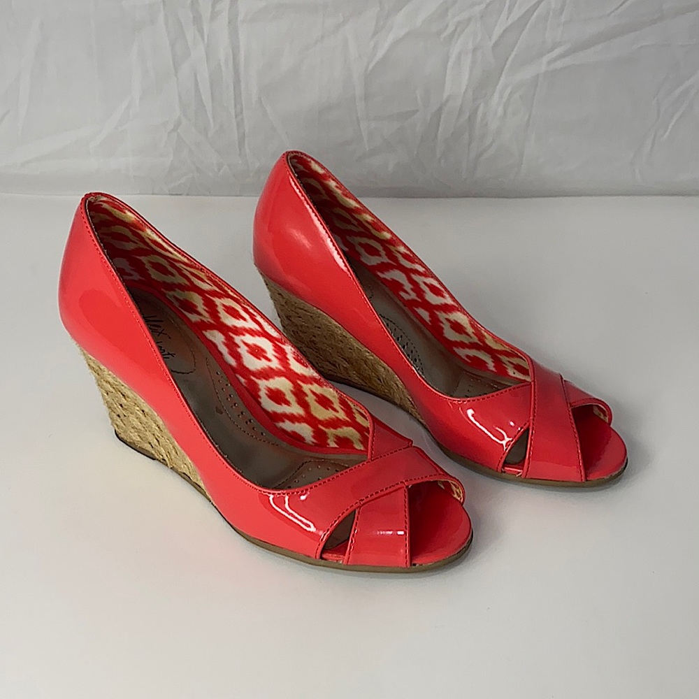 Salmon color heels. Wicker heels. Size 6. Brand dexflex comfort.